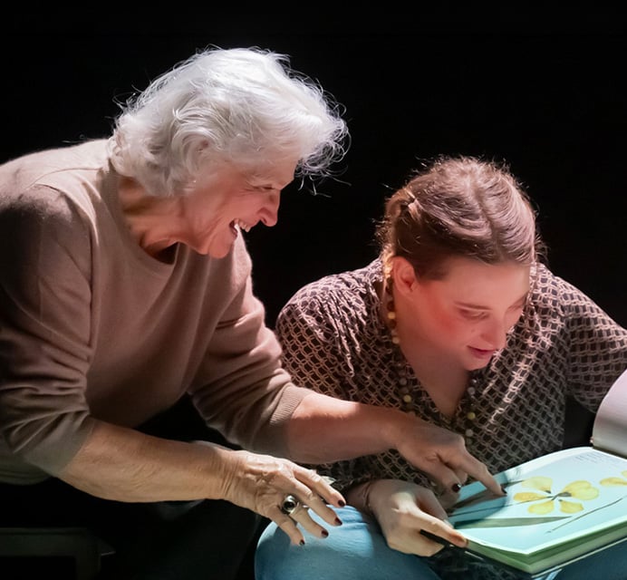 Billet de sortie&nbsp;: Marthe Gautier, La découvreuse oubliée, au théâtre La Reine Blanche. Par Denis Mechali.