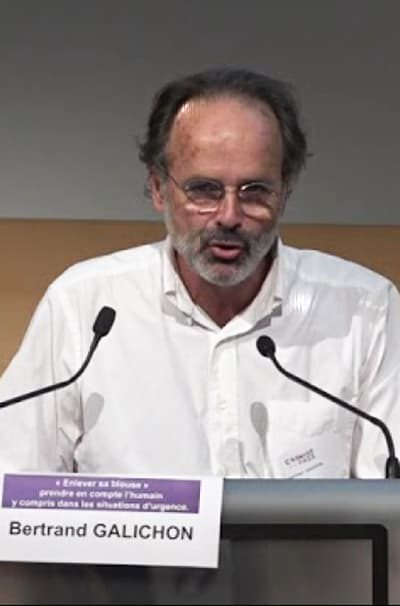 Photo du Dr Bertrand Galichon lors d'un exposé en juin 2021, Hôpital Saint-Louis.